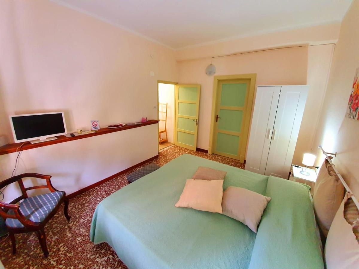 Bed and Breakfast Il Girasole ...At Andorus' House Erli Esterno foto